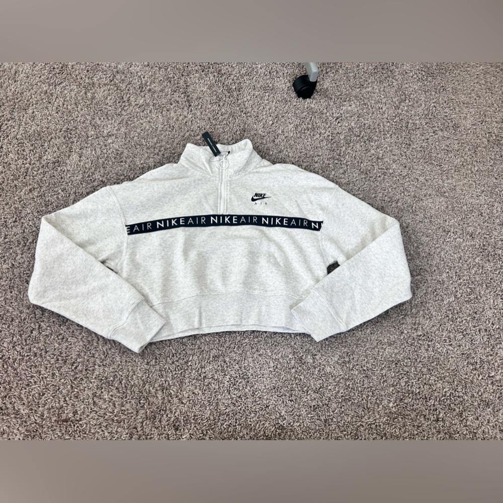 grey nike cropped sweatshirt